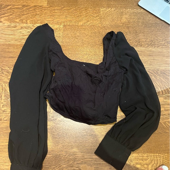 Really cute puffy sleeve Urban Outfitters sheer arm button cuff crop top - Picture 2 of 4